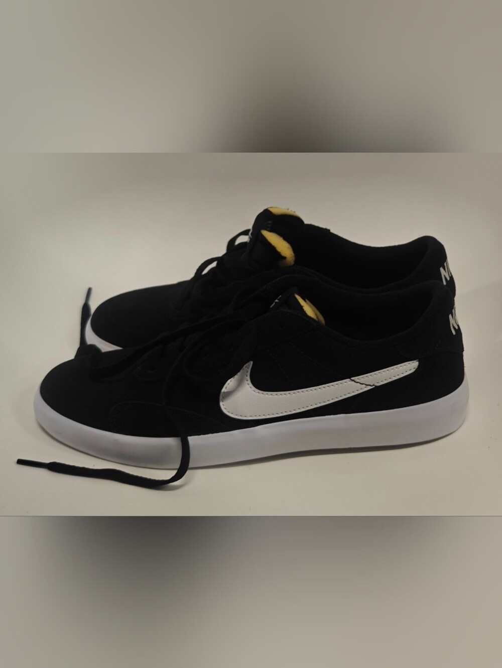 Nike SB Heritage Vulc Men’s Skate Shoes Size 9.5 Sneakers.